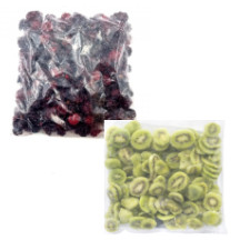 Sliced ​​kiwis or whole IQF frozen blackberries